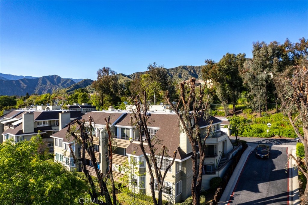1071 Lakeview Terrace
