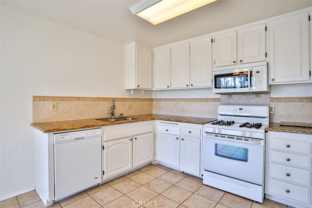1071 Lakeview Terrace