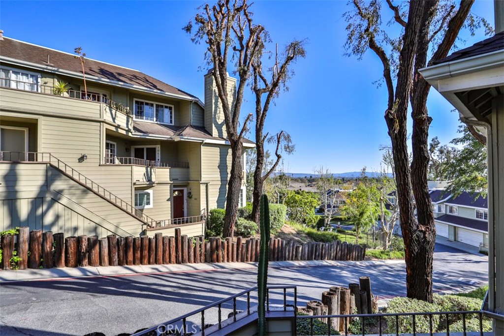 1071 Lakeview Terrace