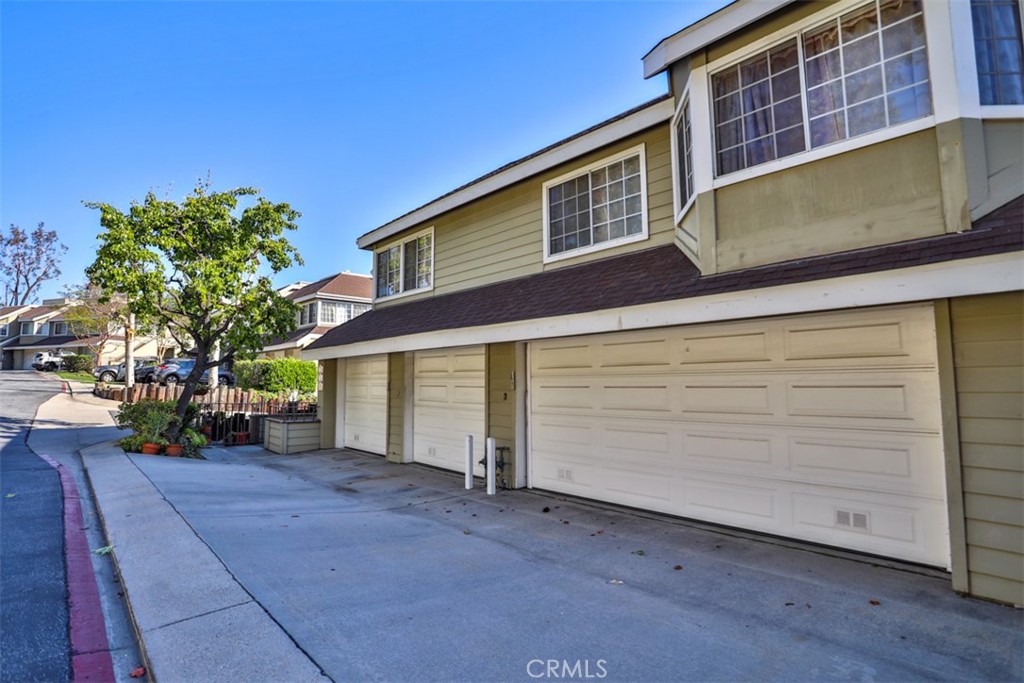 1071 Lakeview Terrace
