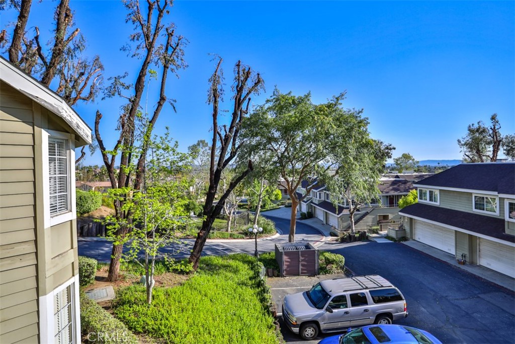 1071 Lakeview Terrace