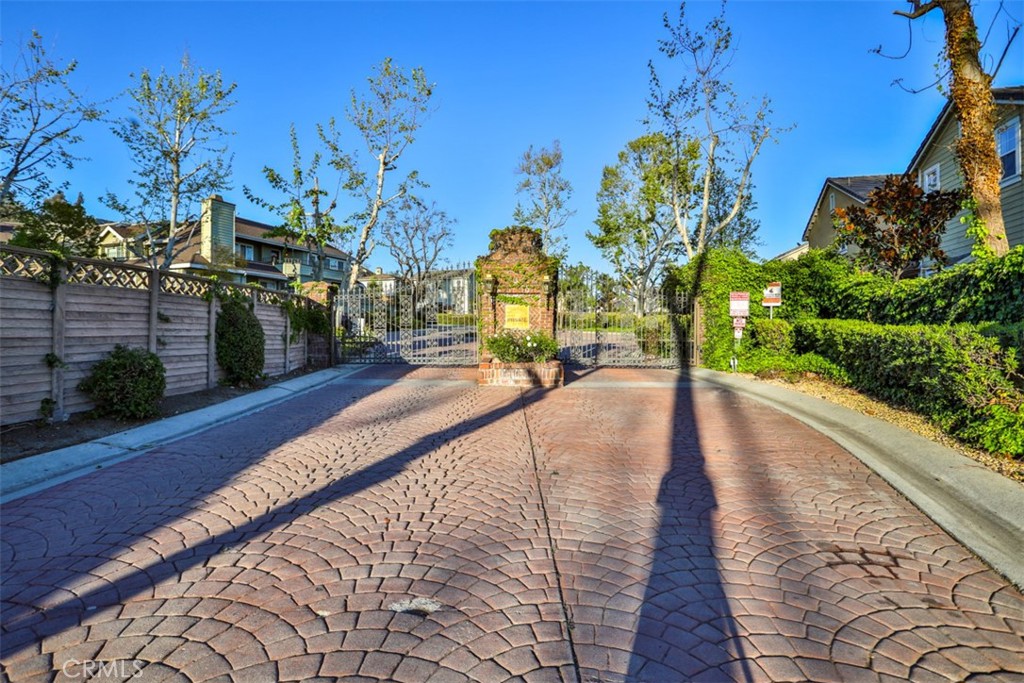 1071 Lakeview Terrace