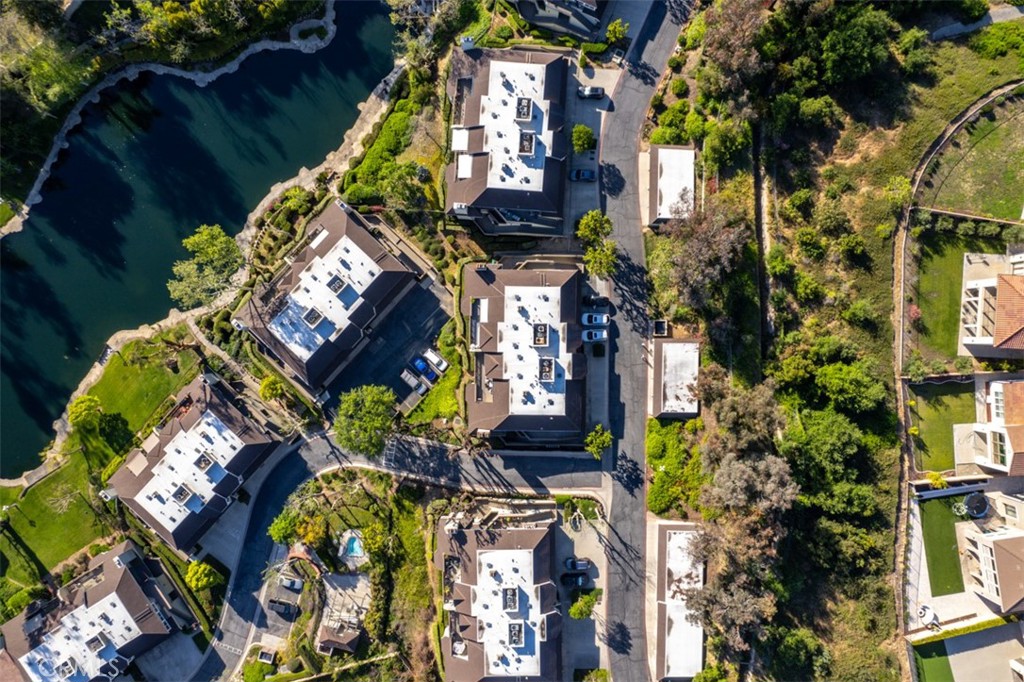 1071 Lakeview Terrace