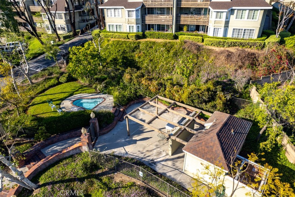 1071 Lakeview Terrace