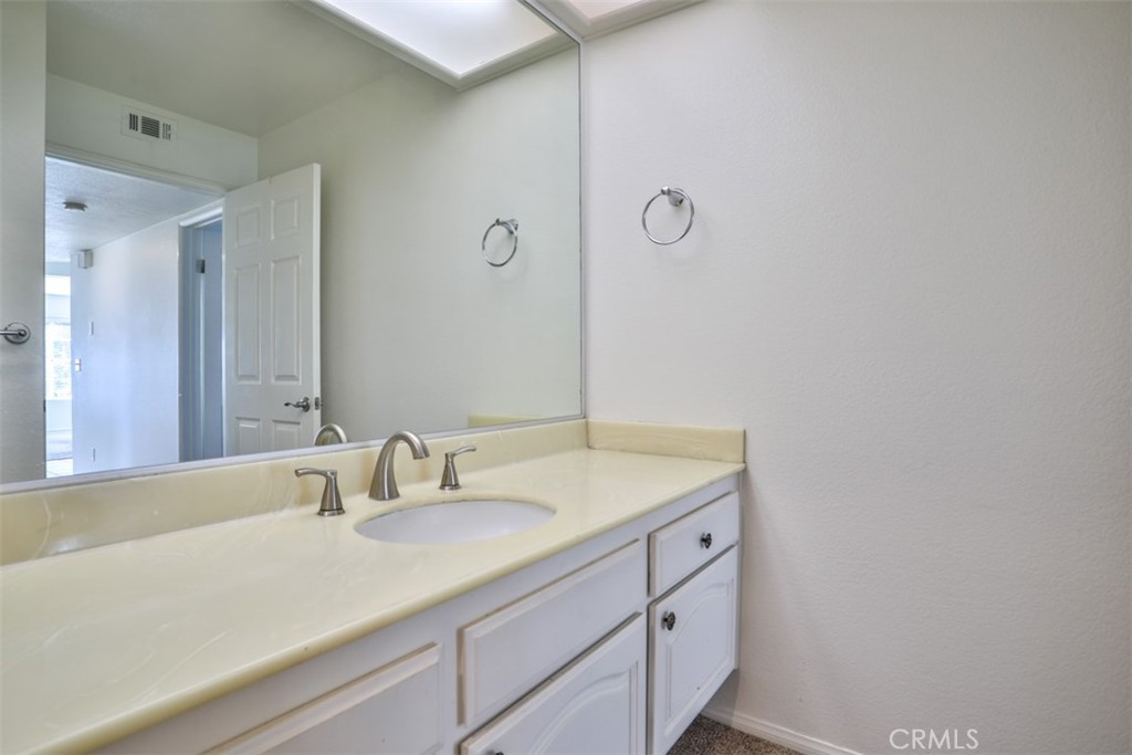 1071 Lakeview Terrace