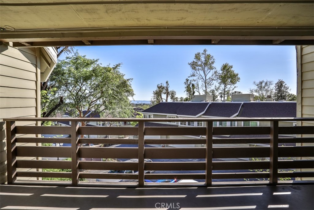 1071 Lakeview Terrace