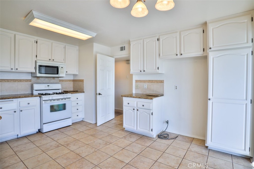 1071 Lakeview Terrace