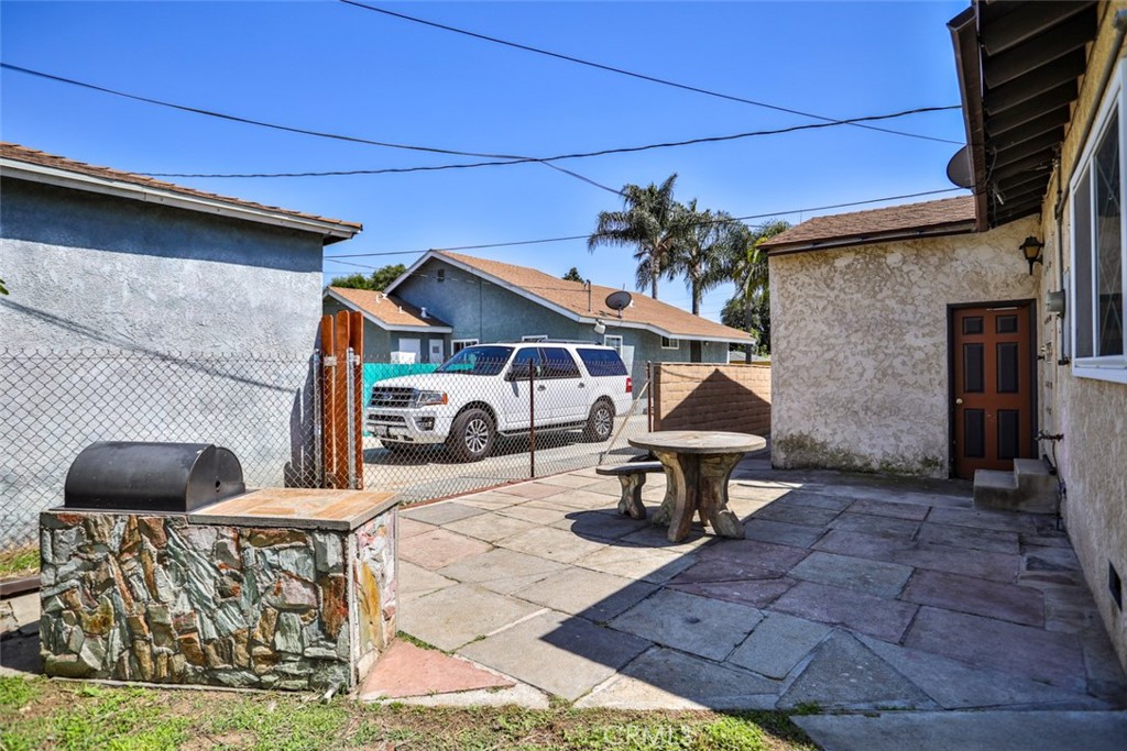 725 E Deodar Street