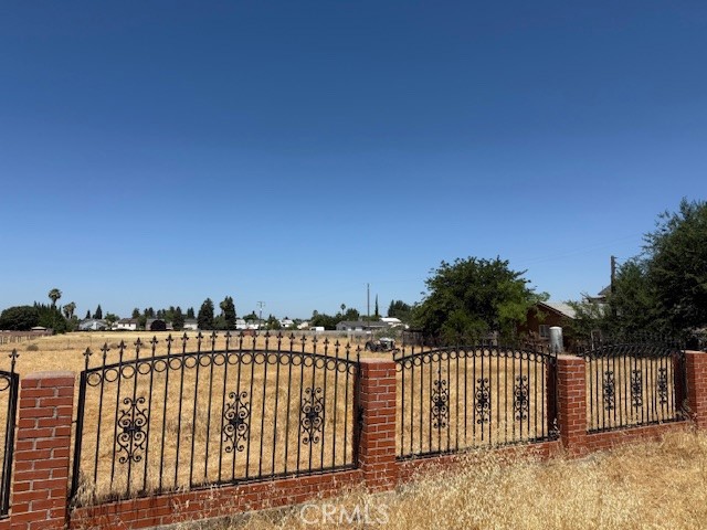 3207 N Valentine Avenue