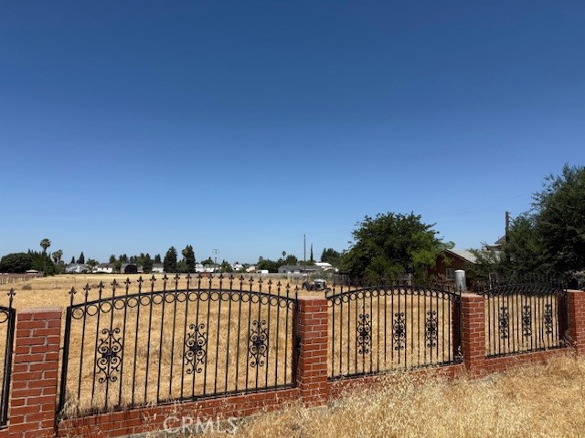3207 N Valentine Avenue