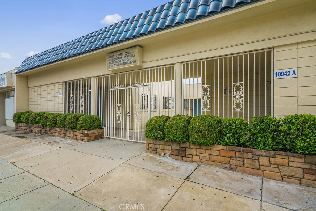 10942 Ramona