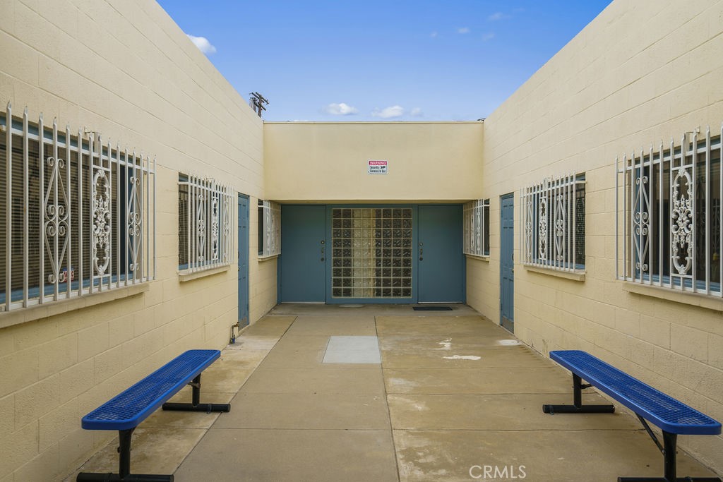 10942 Ramona