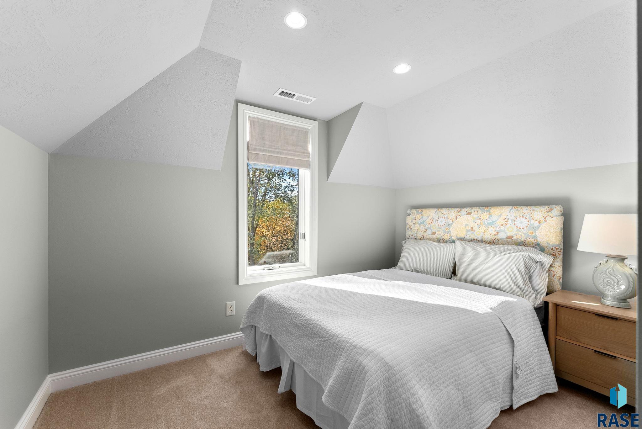 2608 E Old Orchard Trl