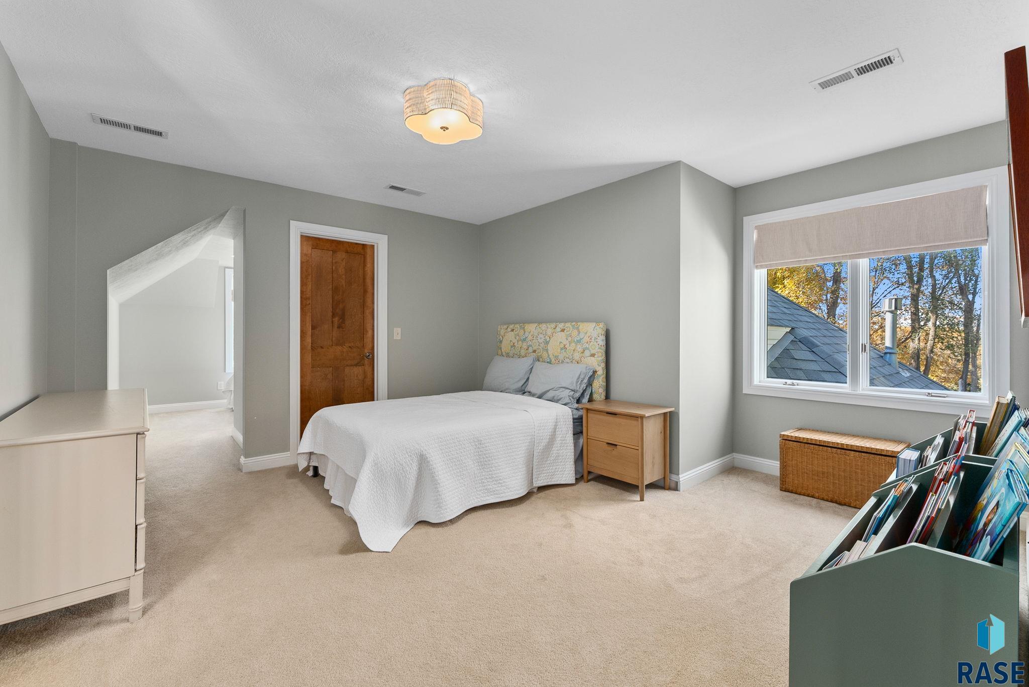 2608 E Old Orchard Trl