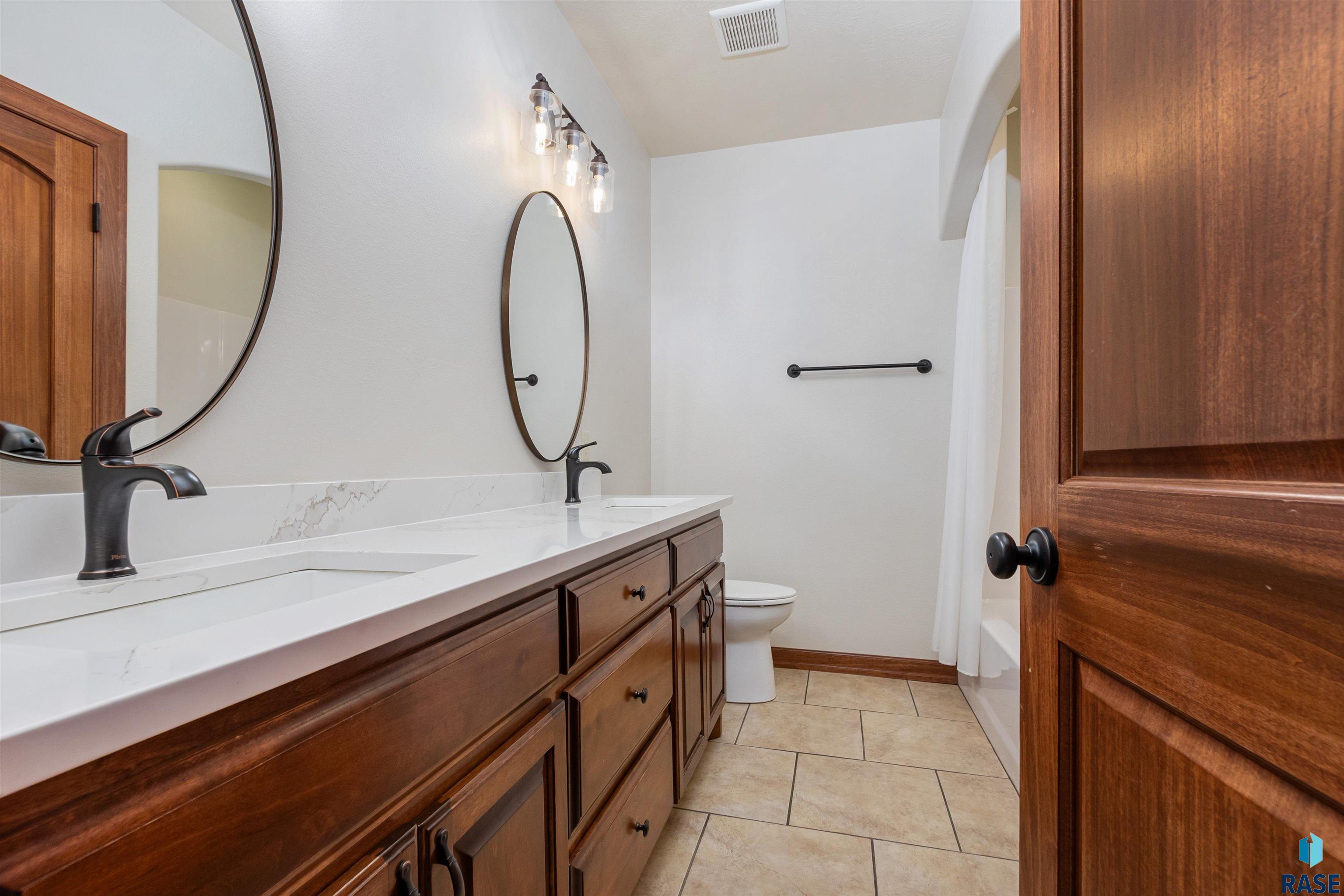 2029 S Abbeystone Ct