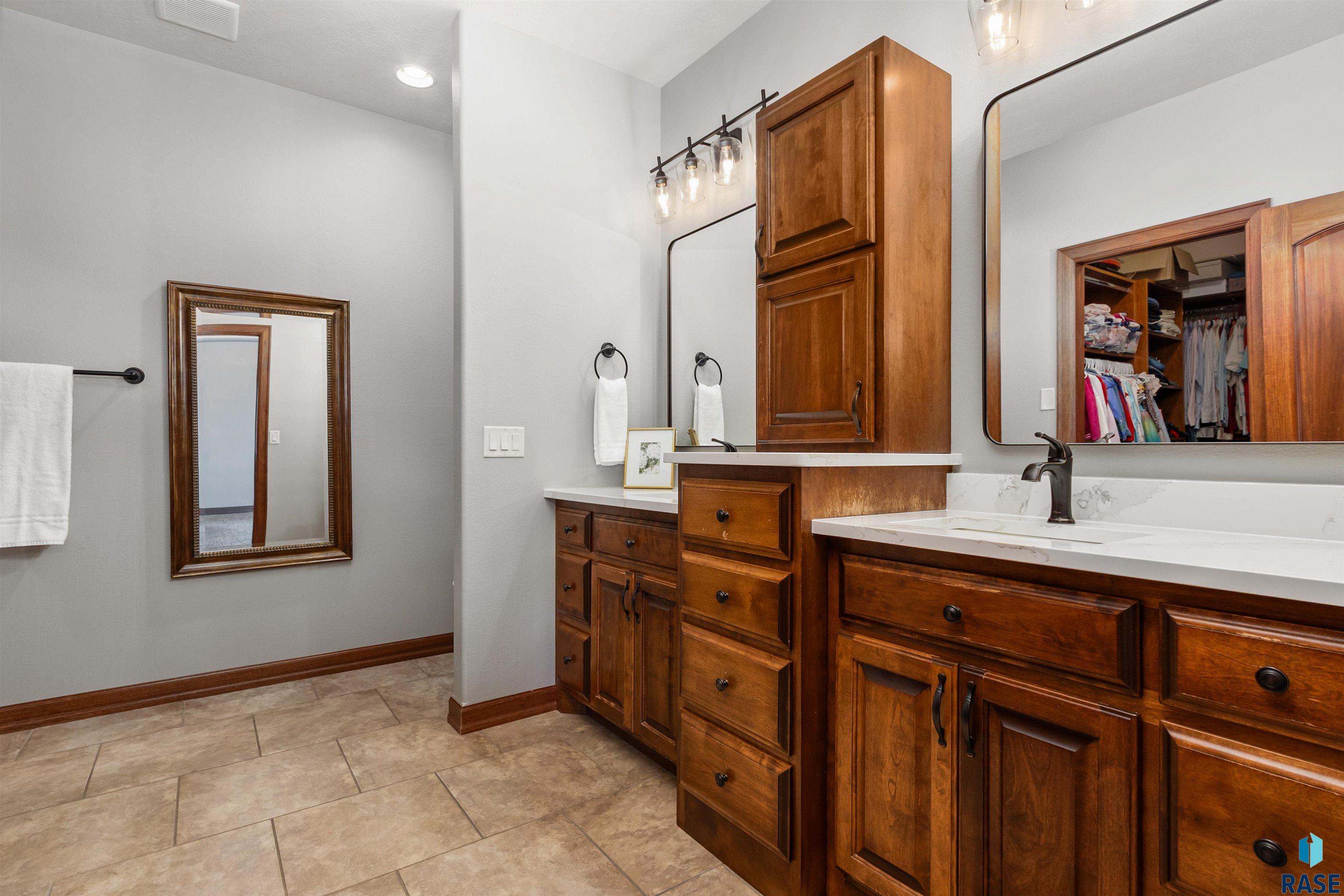 2029 S Abbeystone Ct