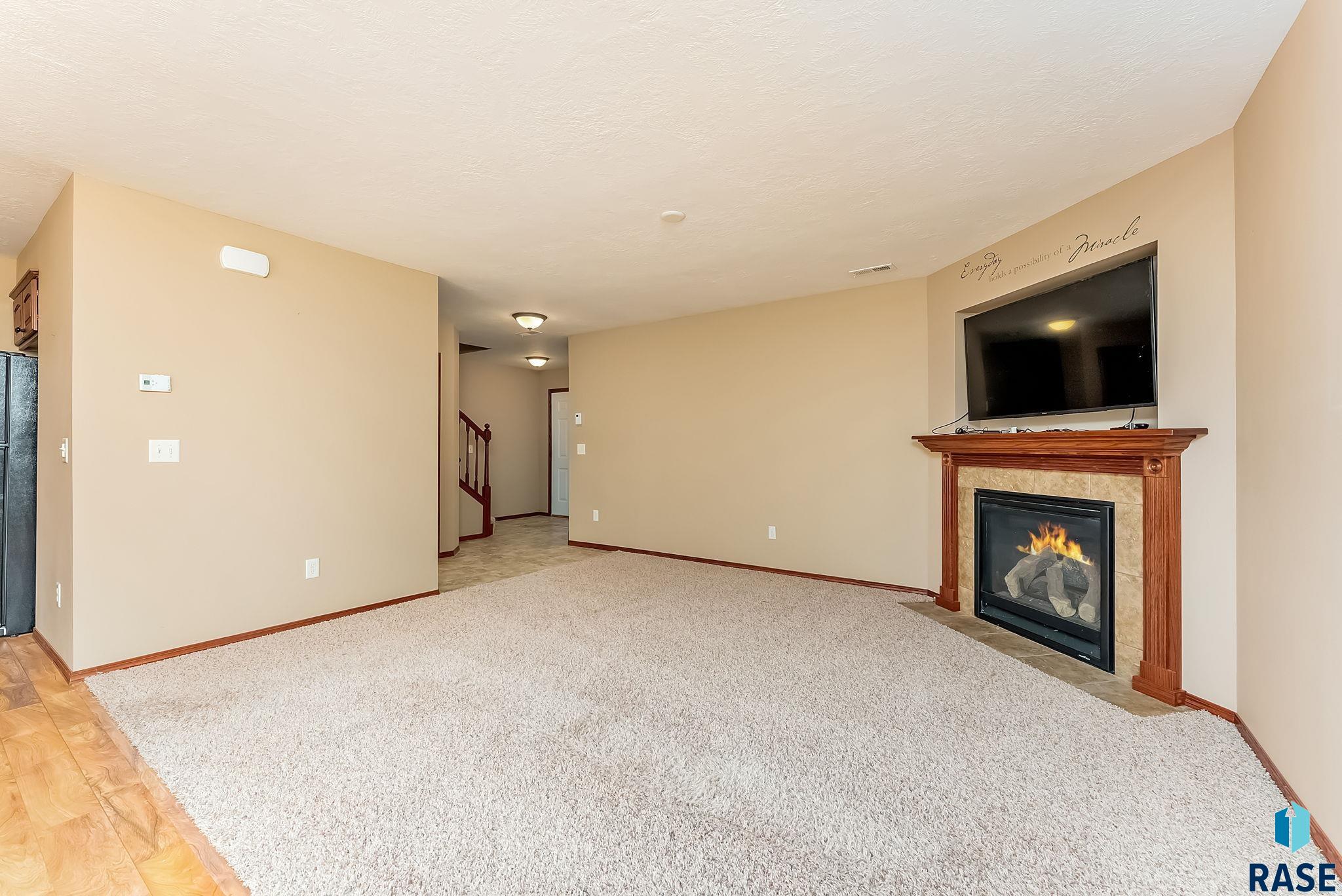 1213 N Pekin Pl