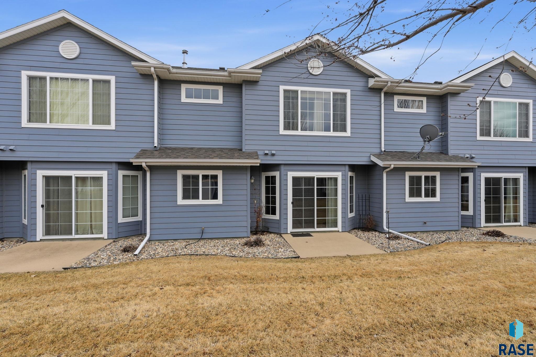 1213 N Pekin Pl
