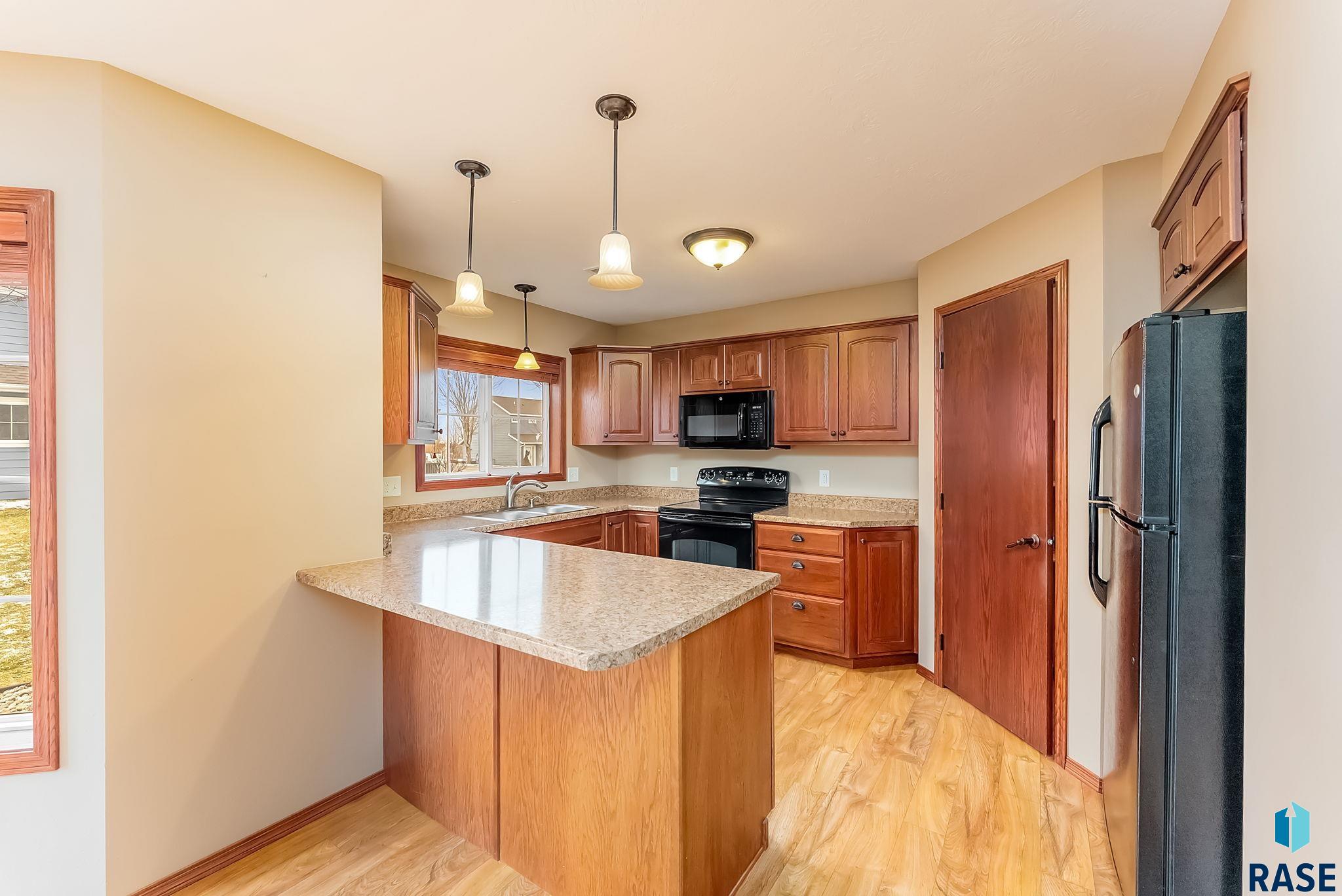 1213 N Pekin Pl
