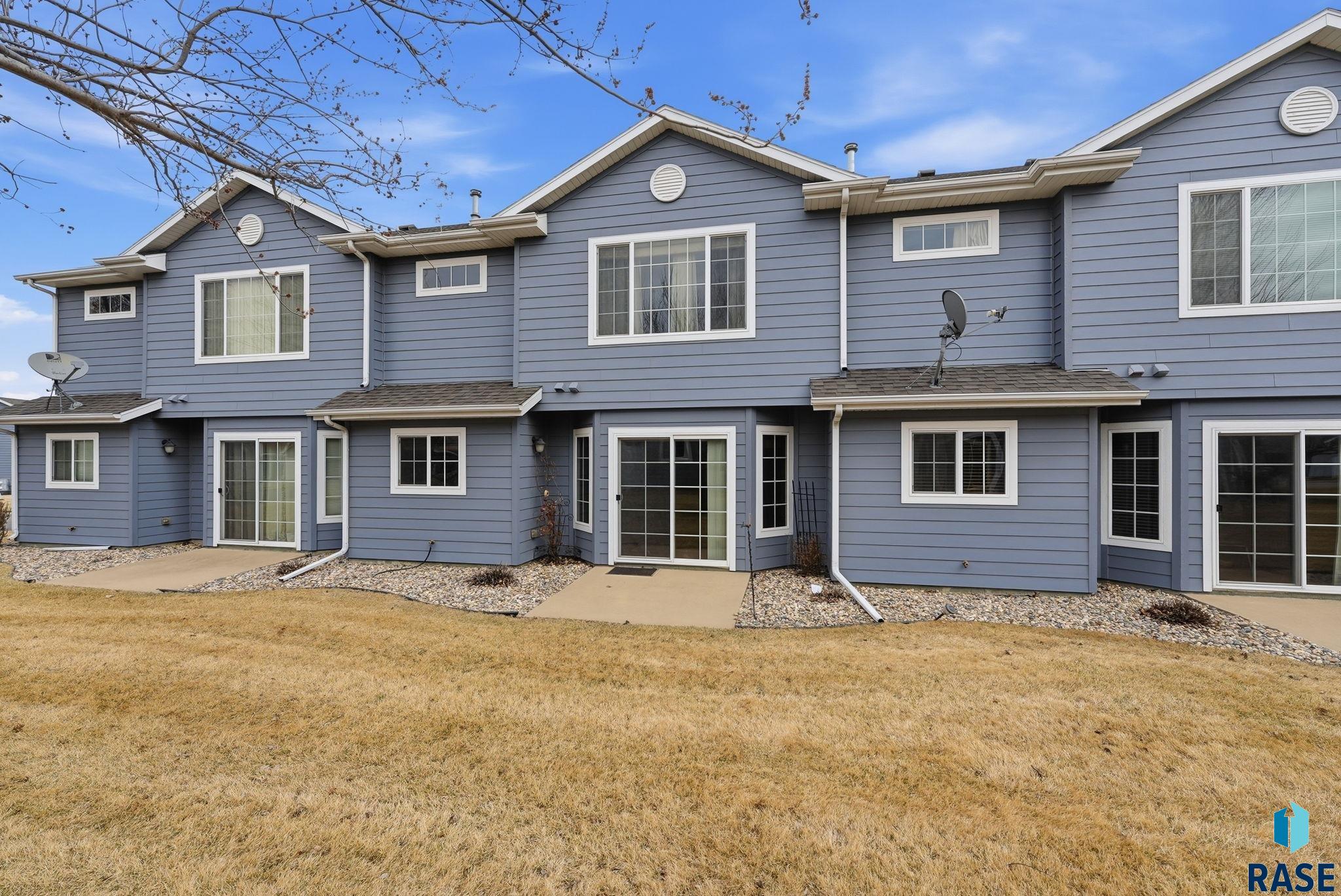 1213 N Pekin Pl
