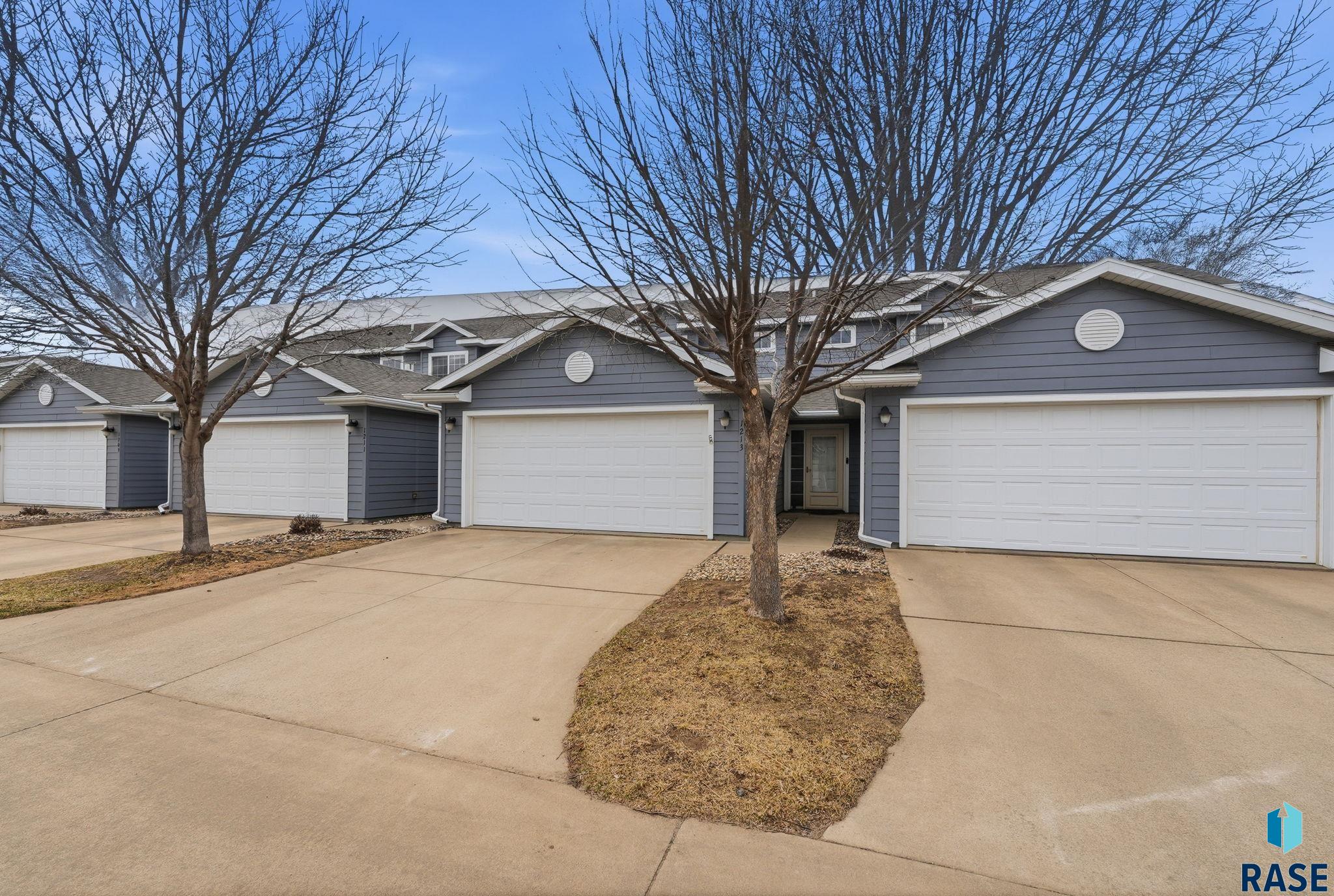 1213 N Pekin Pl
