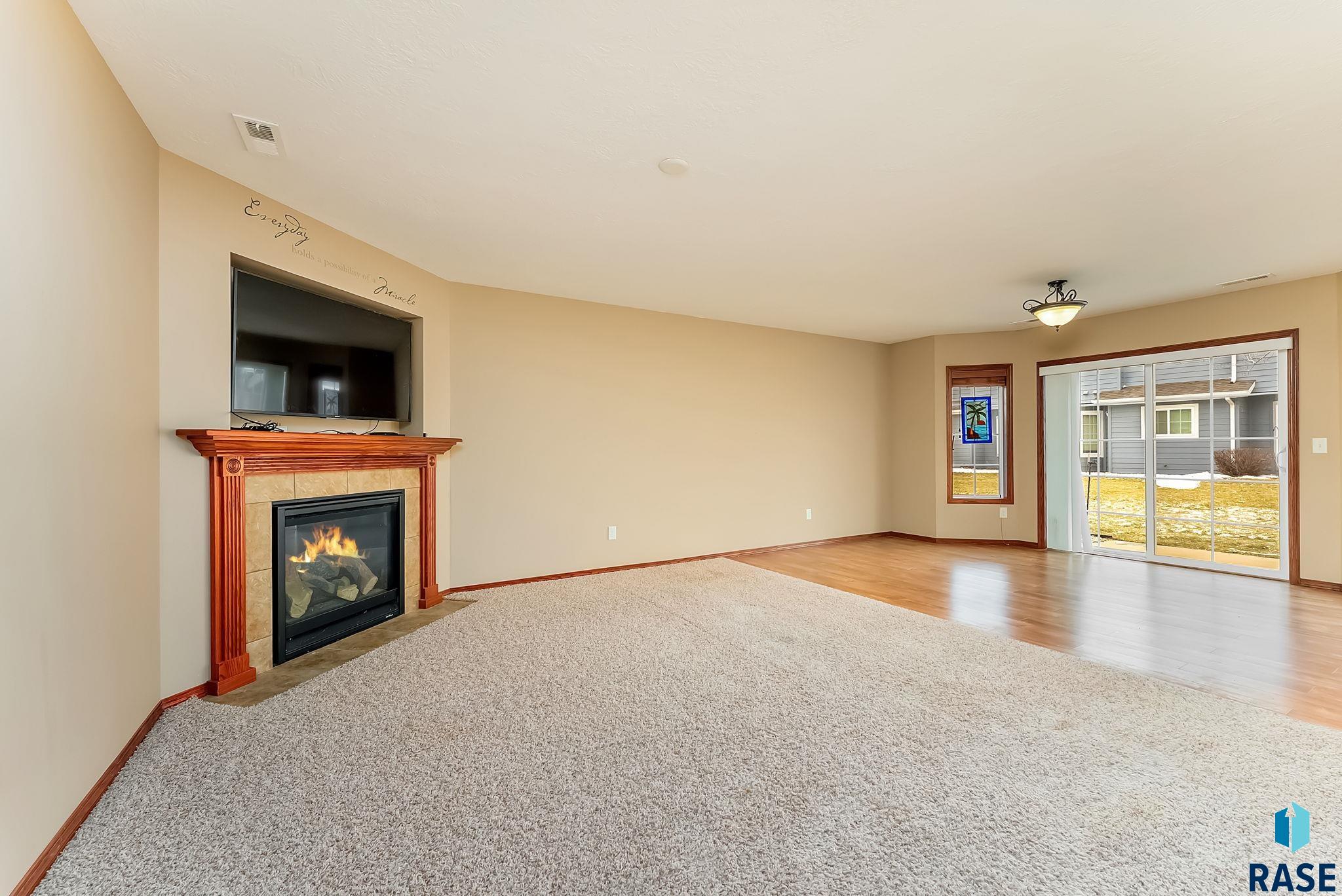 1213 N Pekin Pl