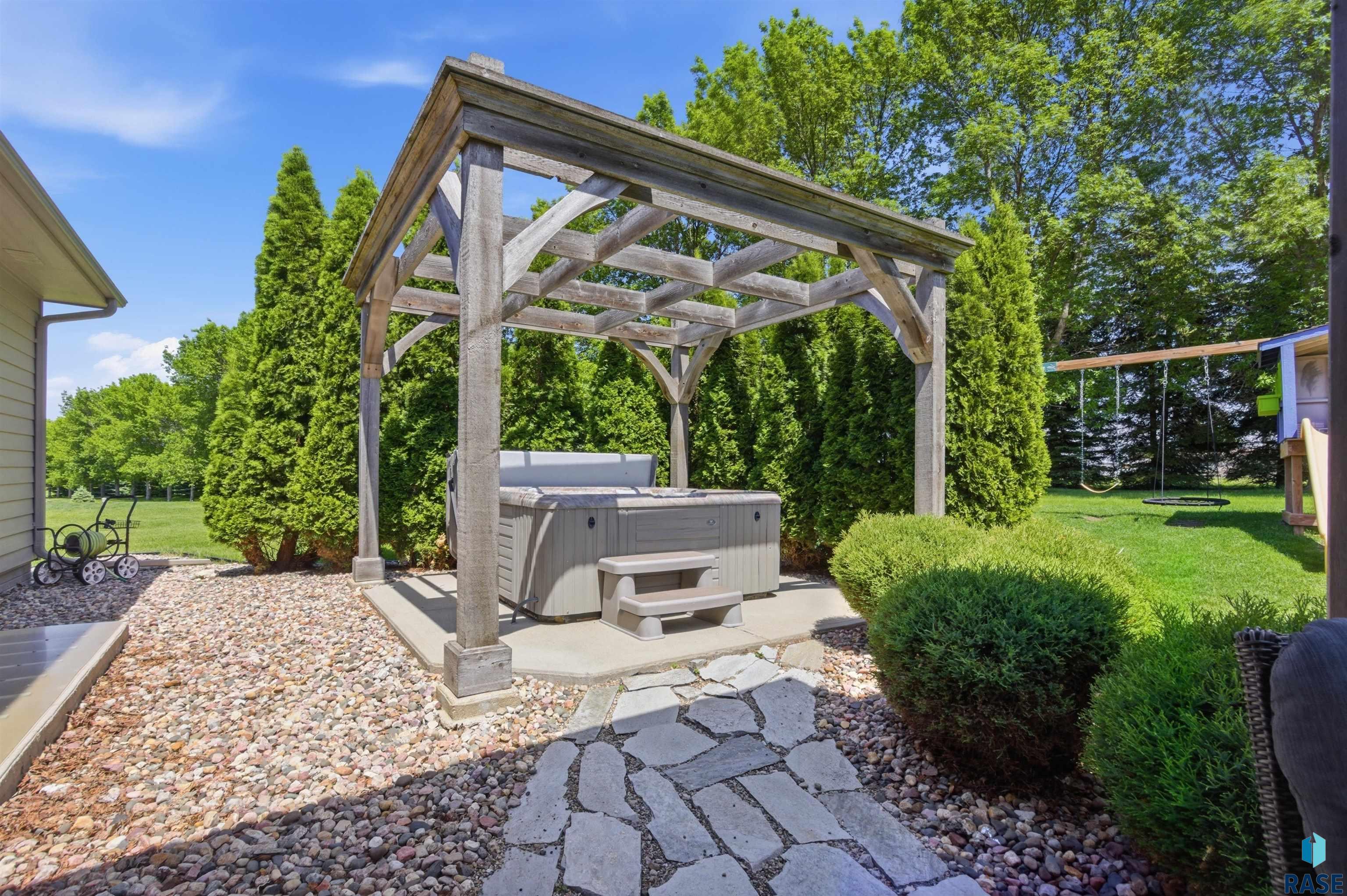 5721 E Robin Oak Cir