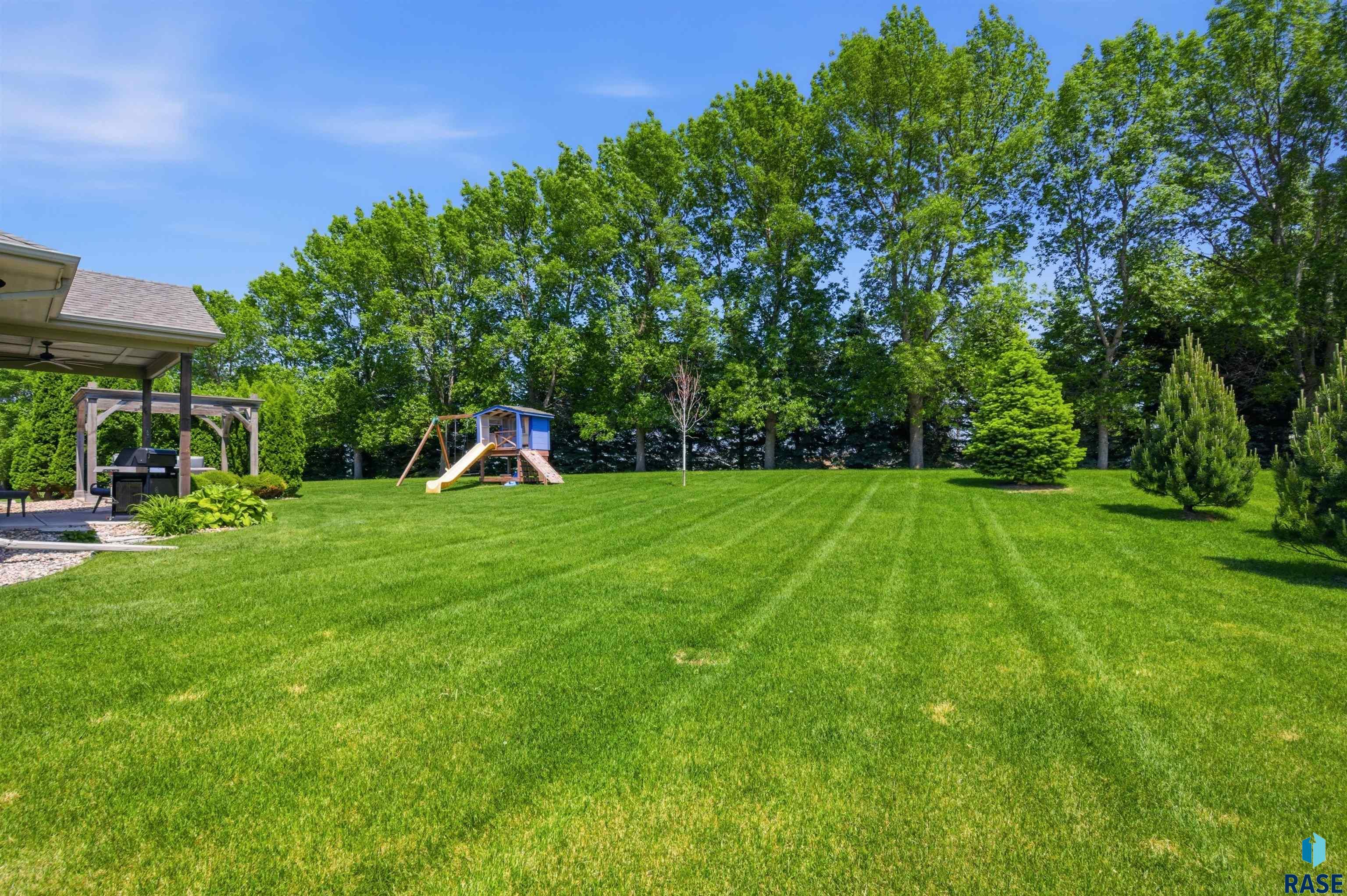 5721 E Robin Oak Cir