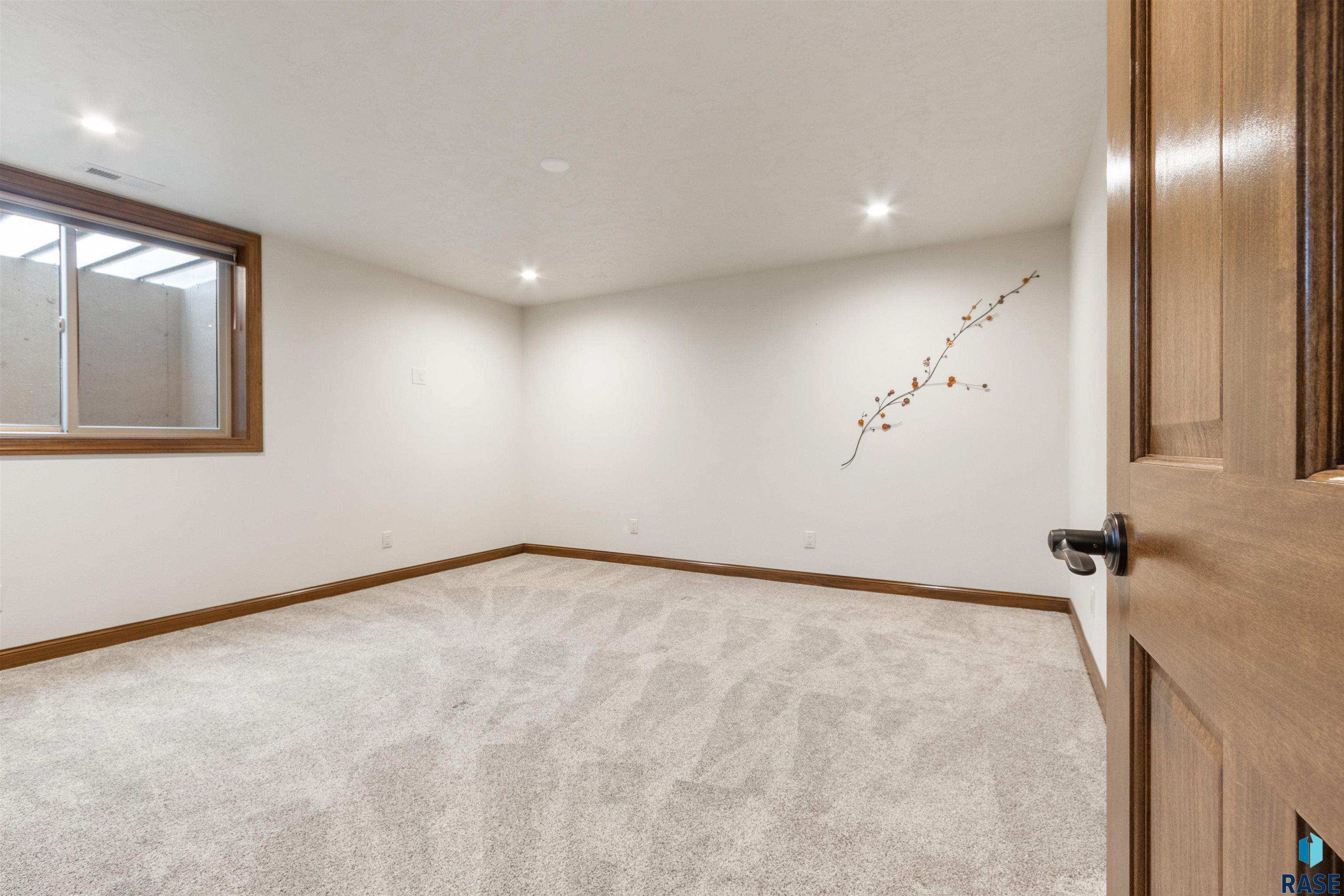 5721 E Robin Oak Cir