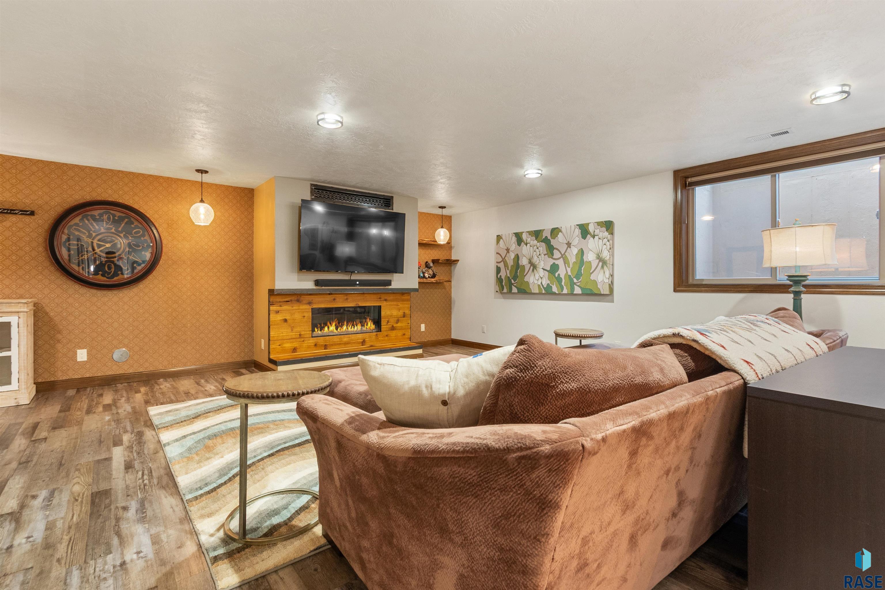 5721 E Robin Oak Cir