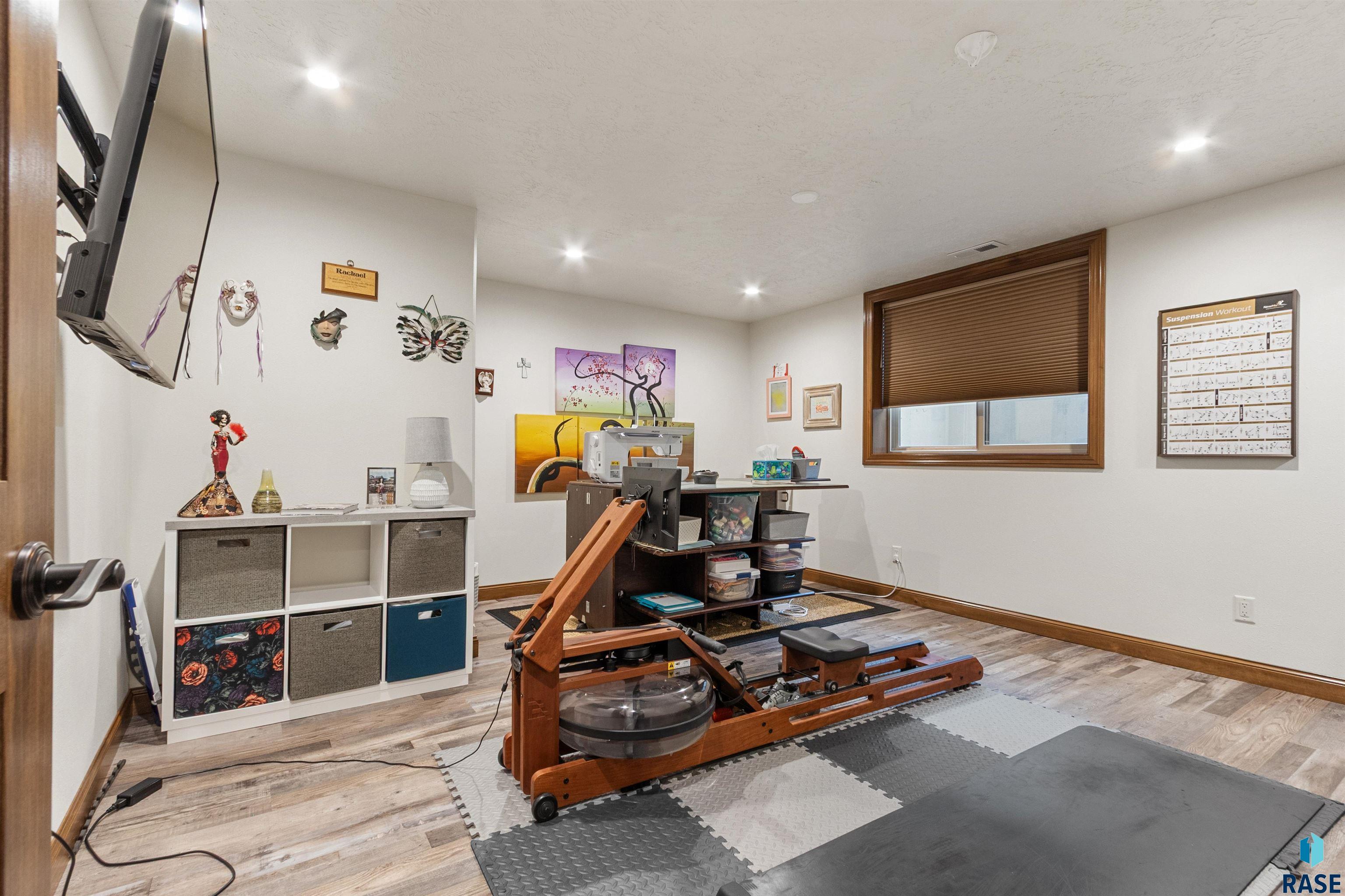 5721 E Robin Oak Cir