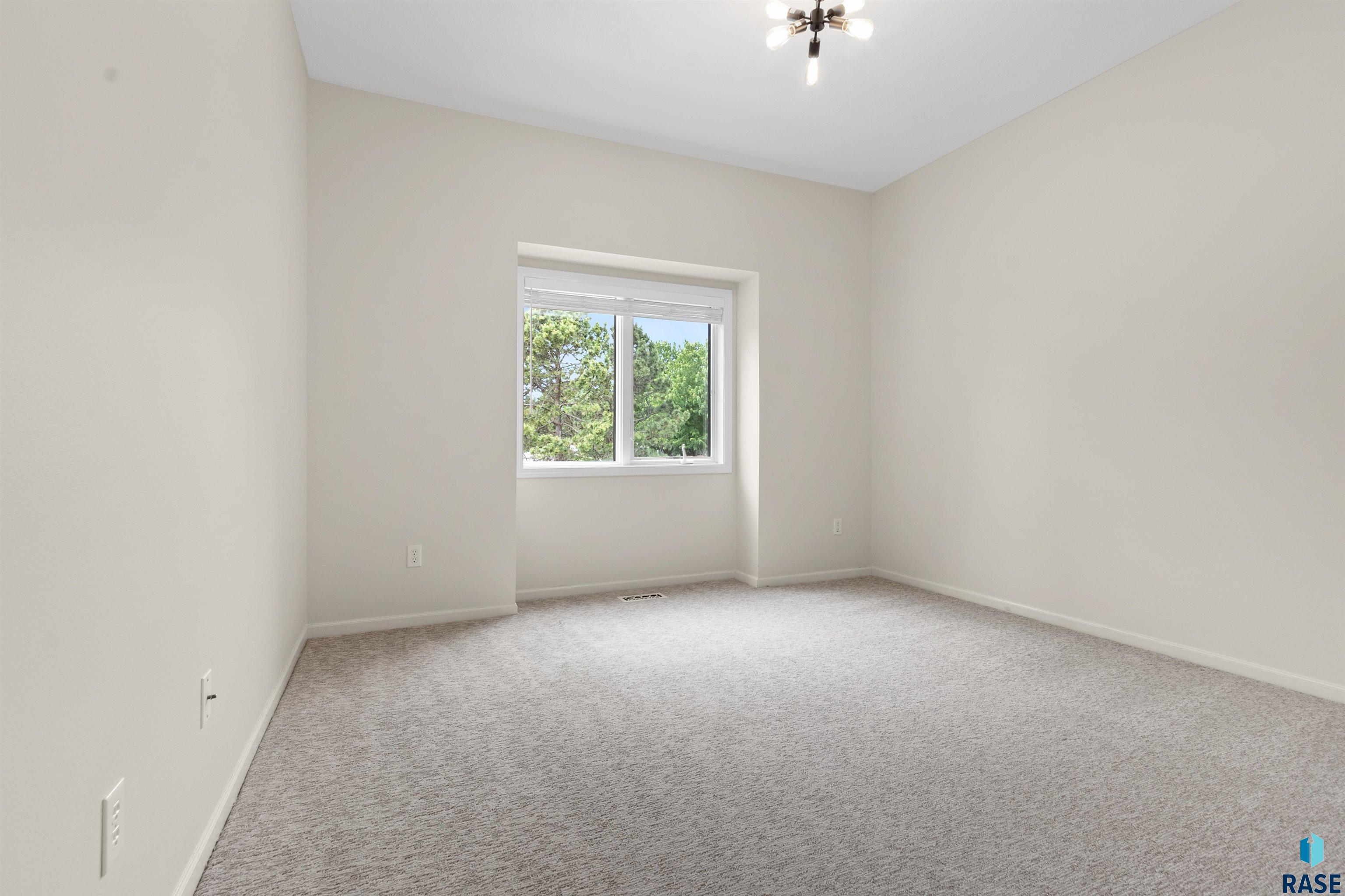 3000 S Amanda Ct