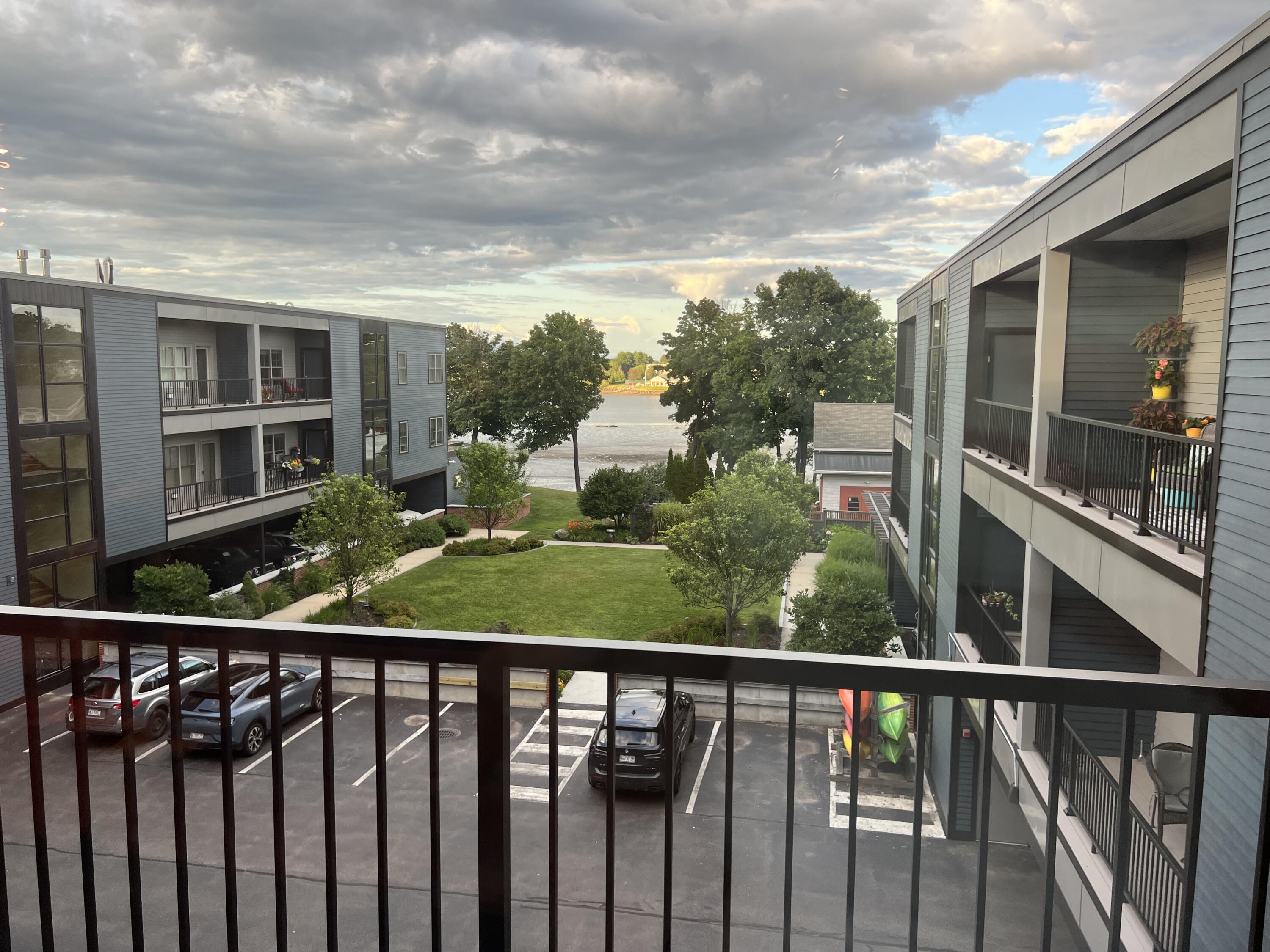 72 Ocean Street, 305