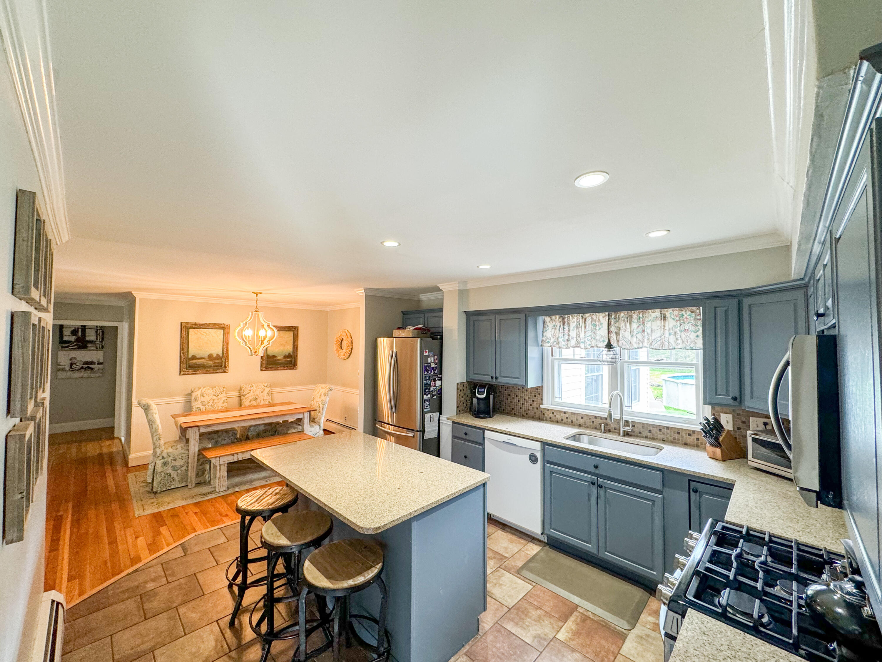 14 Sunset Avenue