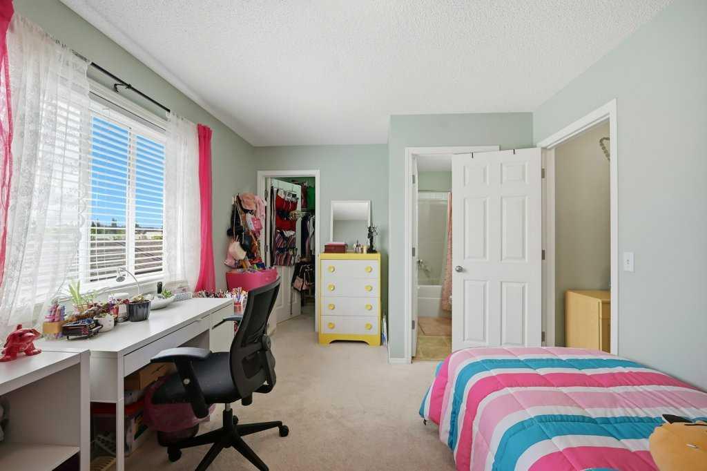 319 Everstone Drive SW
