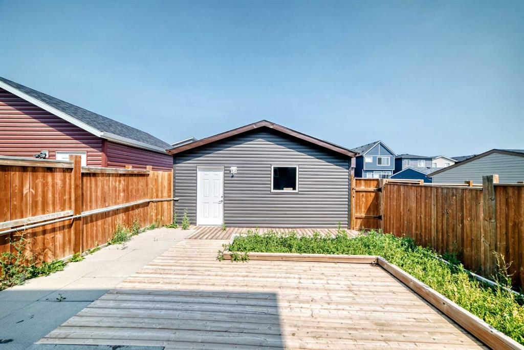 75 Howse Crescent NE