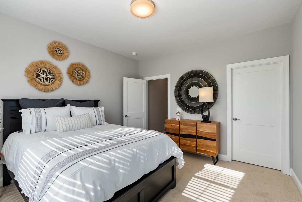 1733 North River CIRCLE