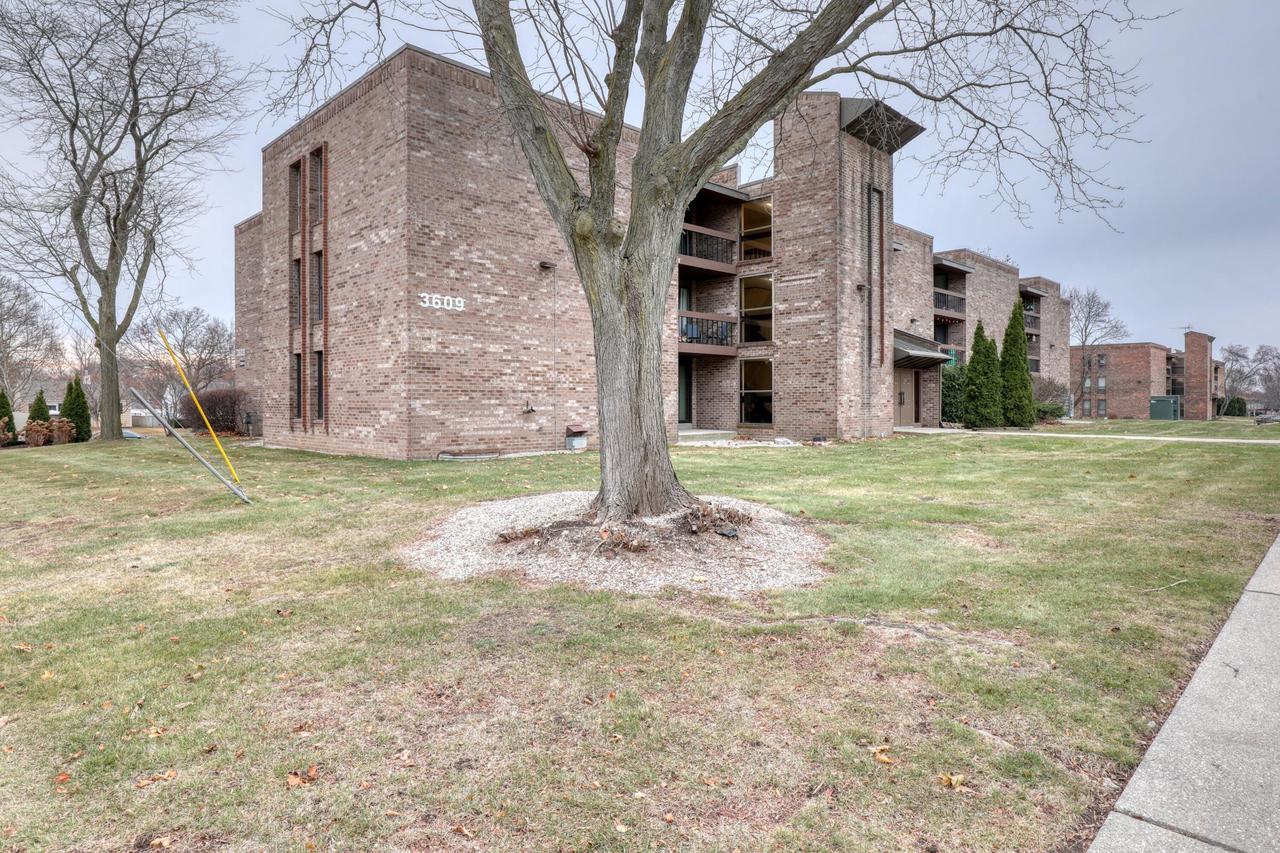 3609 North Tucker PLACE 209