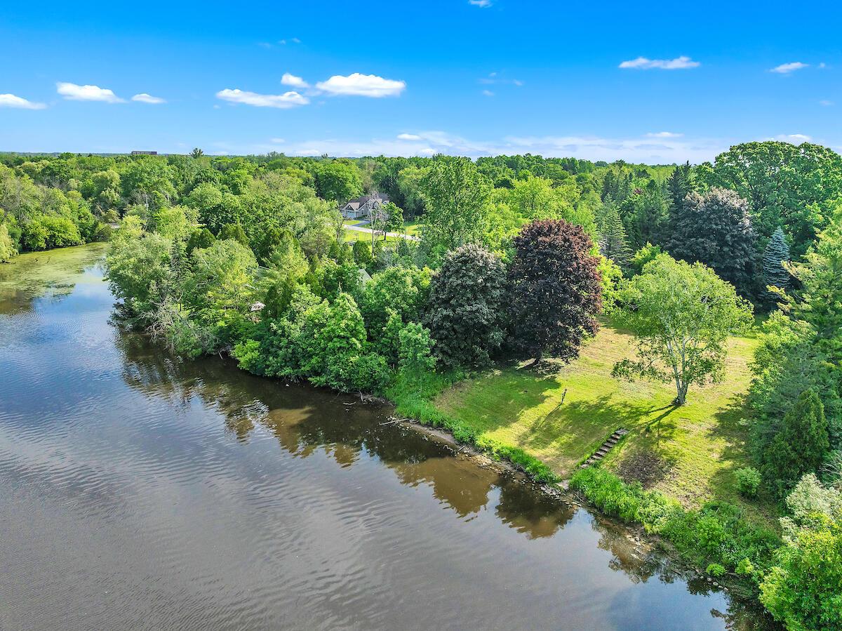 12345 North EAST SHORELAND DRIVE