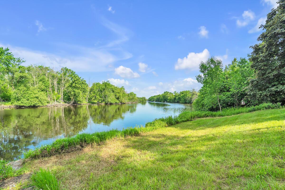 12345 North EAST SHORELAND DRIVE