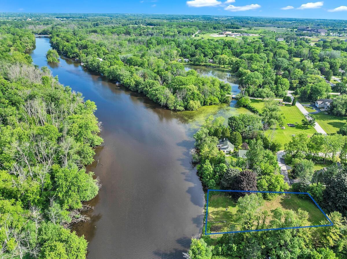 12345 North EAST SHORELAND DRIVE