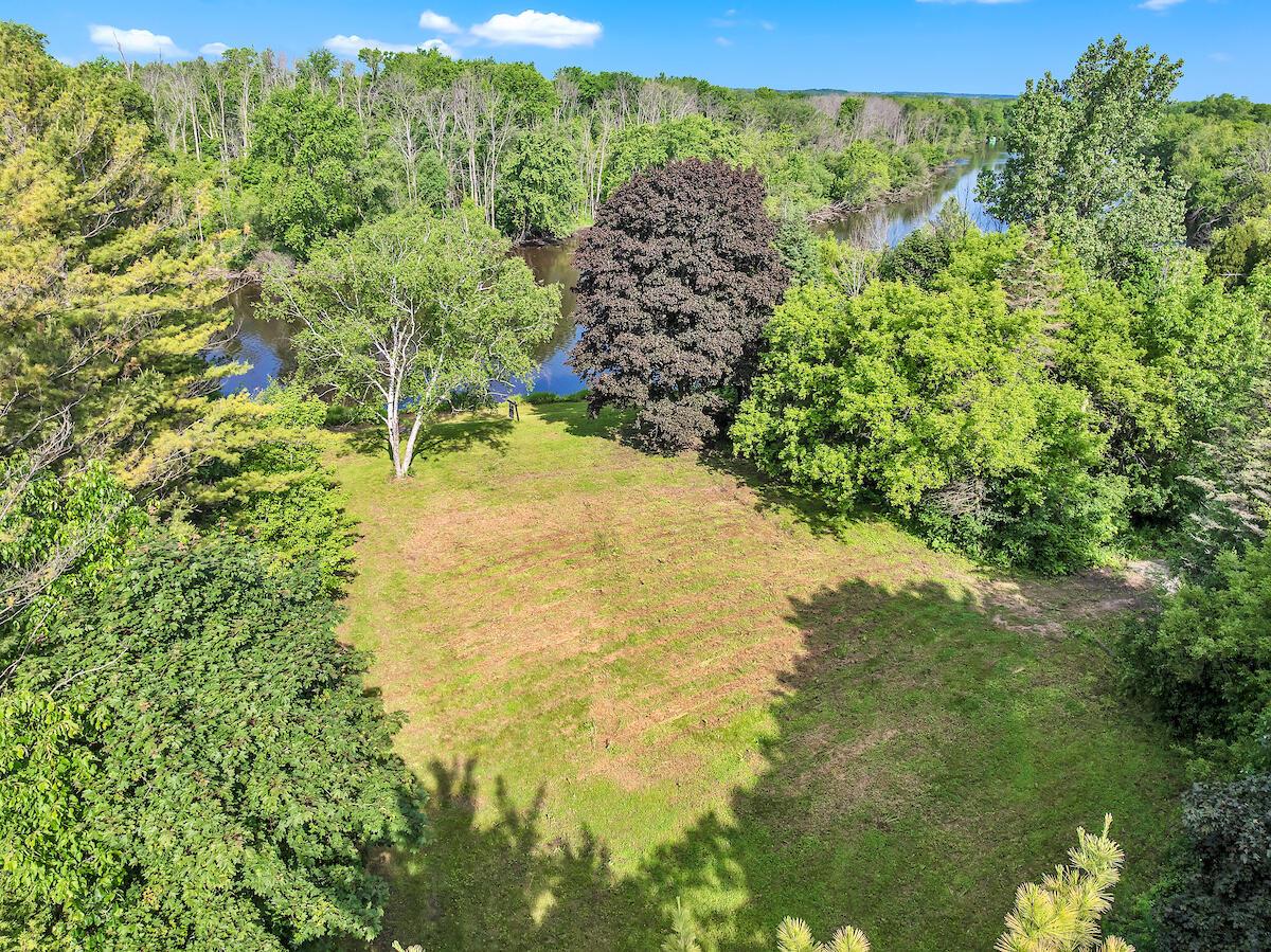 12345 North EAST SHORELAND DRIVE