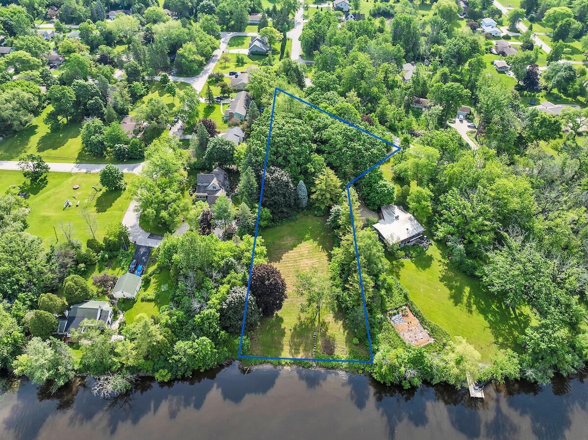 12345 North EAST SHORELAND DRIVE