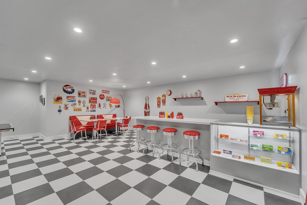 10475 West Hawthorne ROAD