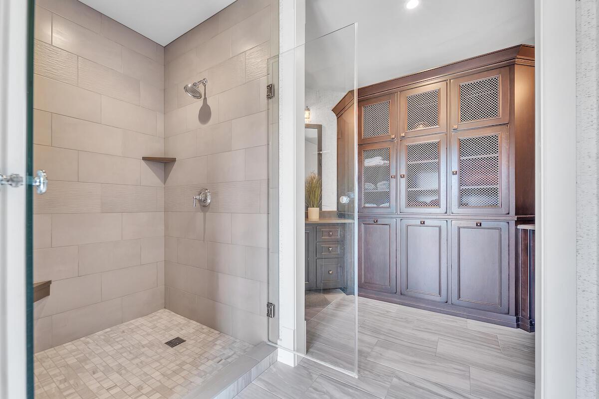 10475 West Hawthorne ROAD