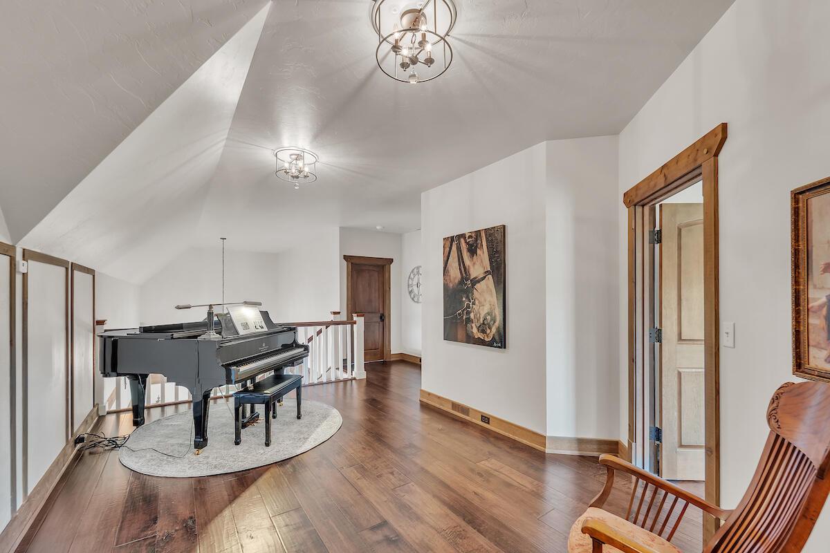 10475 West Hawthorne ROAD