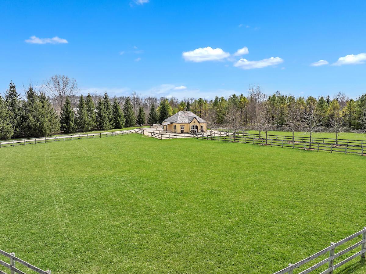 10475 West Hawthorne ROAD