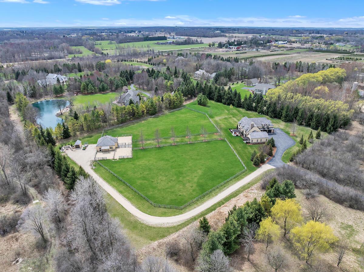 10475 West Hawthorne ROAD