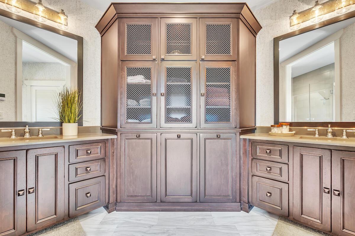 10475 West Hawthorne ROAD