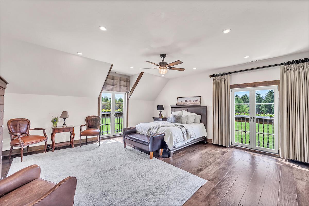 10475 West Hawthorne ROAD